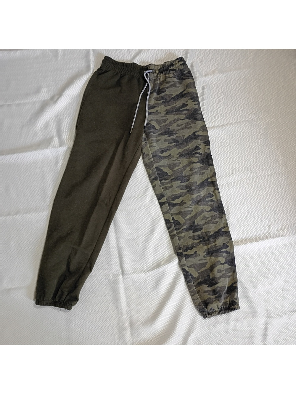 No Boundaries Girls' Two-Tone Camo and Olive Sweatpants Size S/CH (3-5)